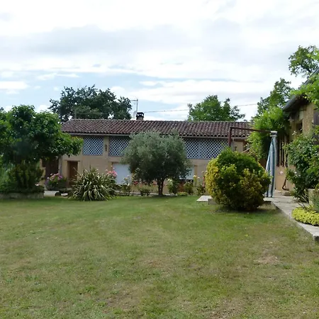 Dans Maison Typique Gersoise בית הארחה