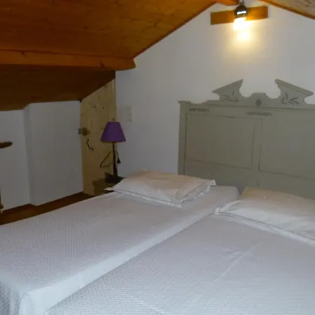 Dans Maison Typique Gersoise בית הארחה 3*