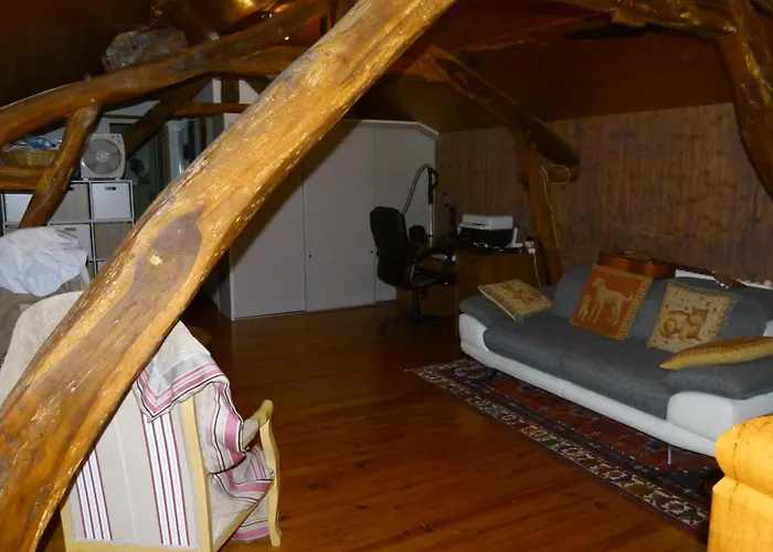 Dans Maison Typique Gersoise Гостевой дом